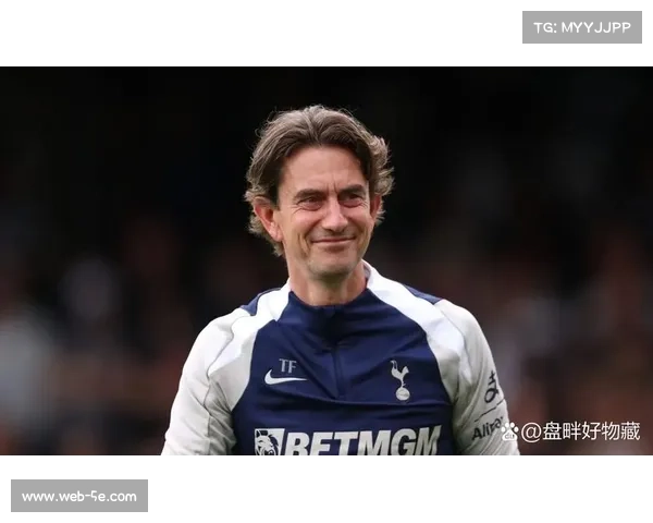 热刺主帅赛前手持阿森纳标志水杯，赛后笑称“未察觉”